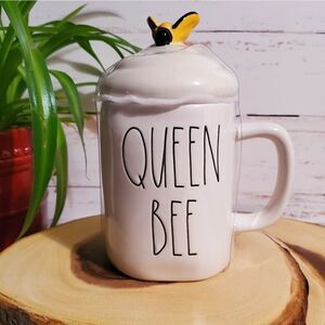 Rae Dunn Queen Bee Figural Lidded Coffee mug